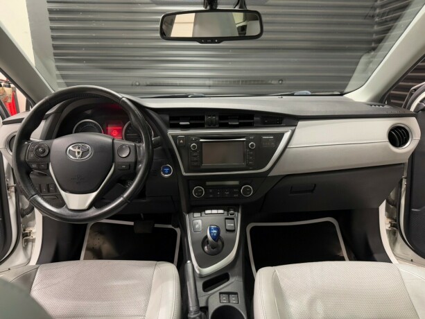 toyota-auris-bensin-2013-big-9
