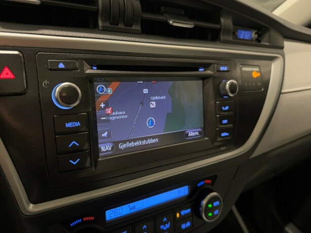 toyota-auris-bensin-2013-big-18