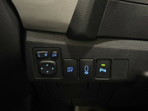 toyota-auris-bensin-2013-big-28