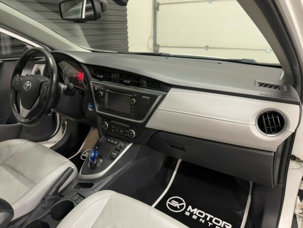 toyota-auris-bensin-2013-big-11