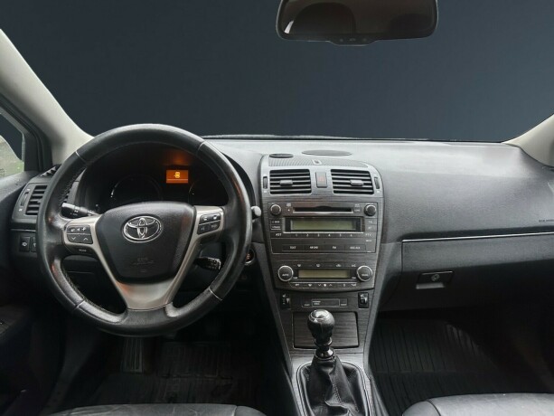 toyota-avensis-diesel-2009-big-11