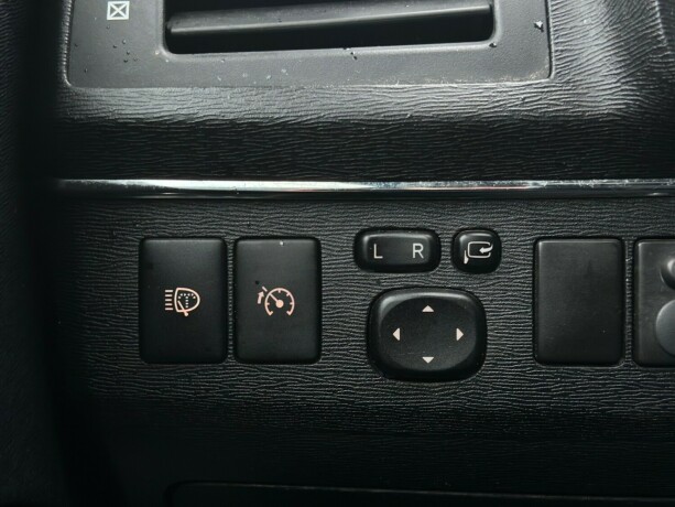 toyota-avensis-diesel-2009-big-24