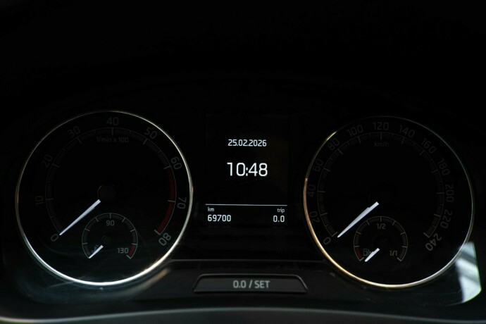 skoda-rapid-bensin-2019-big-9