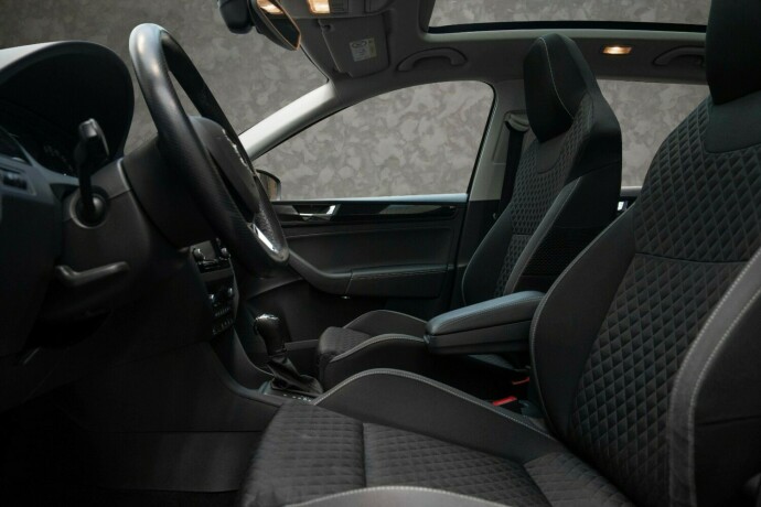 skoda-rapid-bensin-2019-big-23