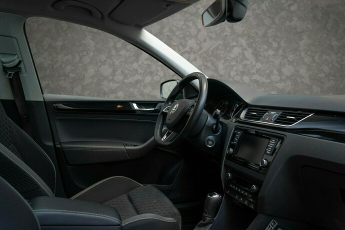 skoda-rapid-bensin-2019-big-30