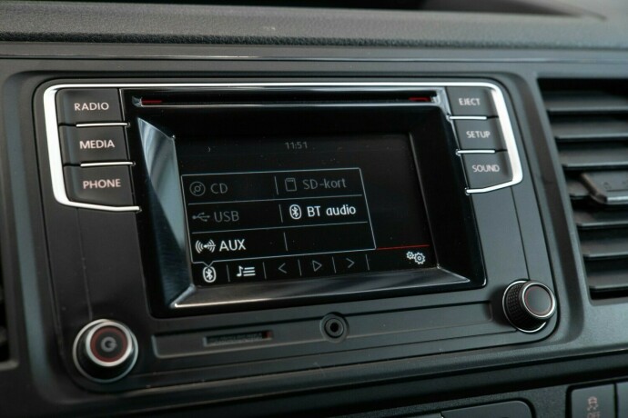 volkswagen-transporter-diesel-2018-big-18