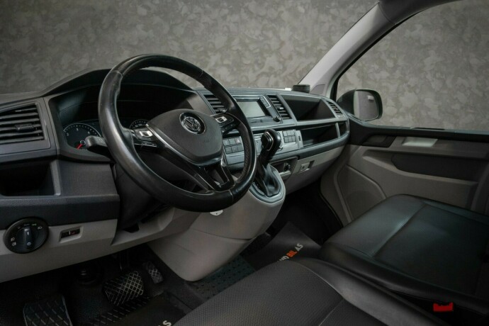 volkswagen-transporter-diesel-2018-big-21