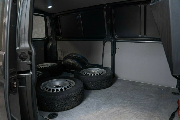 volkswagen-transporter-diesel-2018-big-24