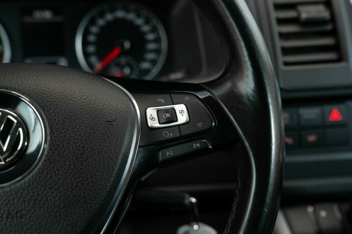 volkswagen-transporter-diesel-2018-big-11