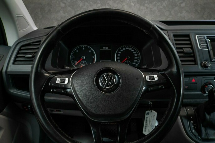 volkswagen-transporter-diesel-2018-big-9