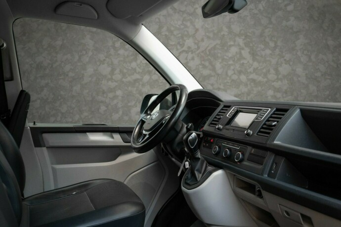 volkswagen-transporter-diesel-2018-big-26