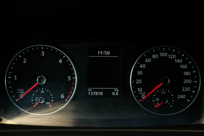 volkswagen-transporter-diesel-2018-big-8