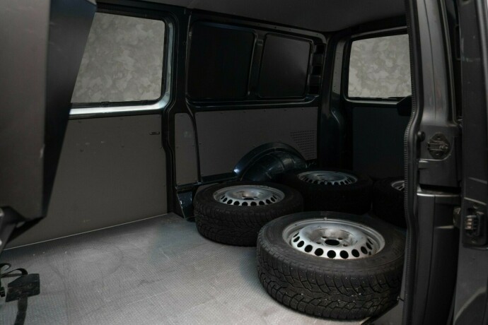 volkswagen-transporter-diesel-2018-big-22