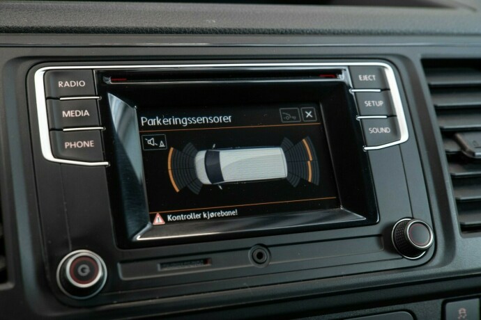 volkswagen-transporter-diesel-2018-big-16