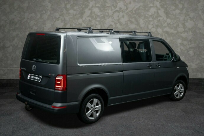 volkswagen-transporter-diesel-2018-big-7