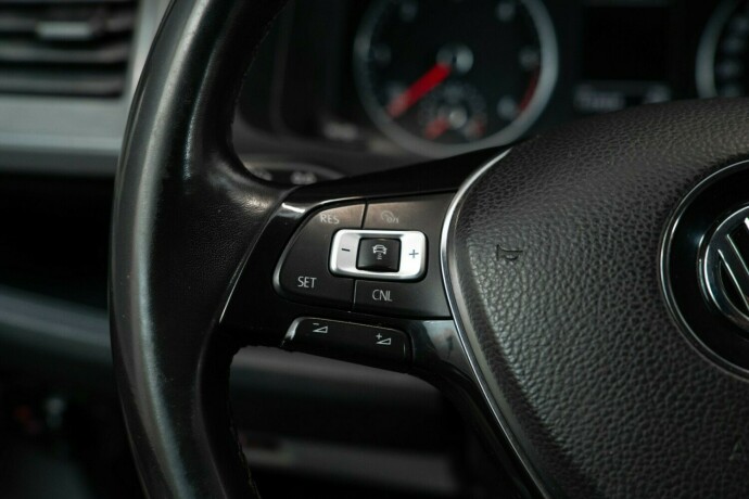 volkswagen-transporter-diesel-2018-big-10