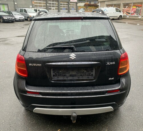 suzuki-sx4-bensin-2007-big-3