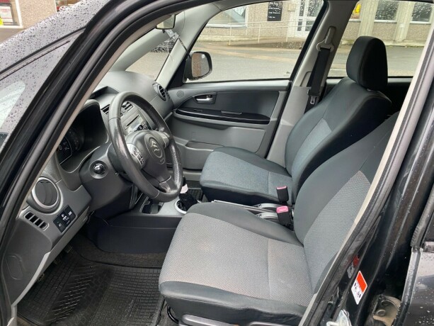 suzuki-sx4-bensin-2007-big-6