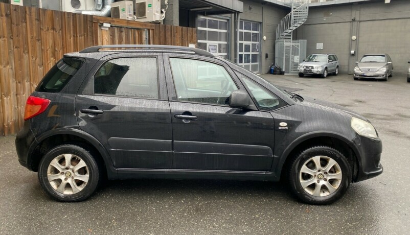 suzuki-sx4-bensin-2007-big-0