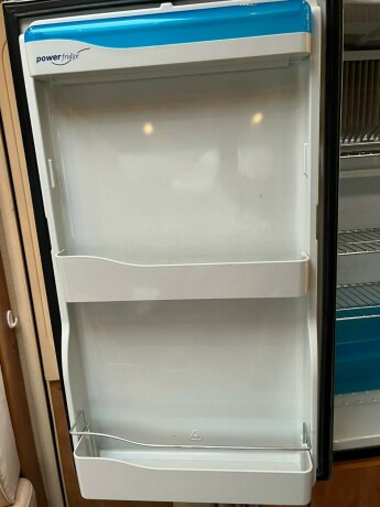 carthago-chic-i47-e-line-2-enkle-senger-senkeseng-alde-diesel-2009-big-57