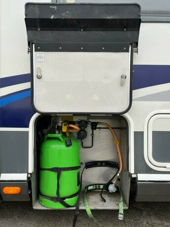 carthago-chic-i47-e-line-2-enkle-senger-senkeseng-alde-diesel-2009-big-14