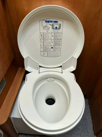 carthago-chic-i47-e-line-2-enkle-senger-senkeseng-alde-diesel-2009-big-74