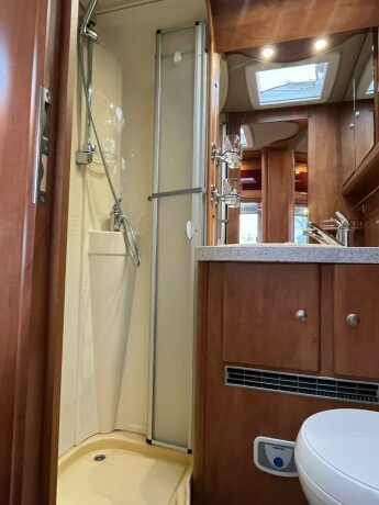 carthago-chic-i47-e-line-2-enkle-senger-senkeseng-alde-diesel-2009-big-64