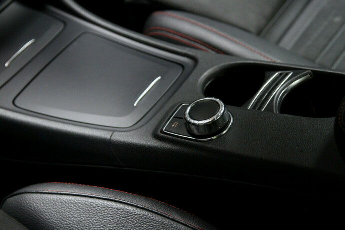 mercedes-benz-gla-bensin-2016-big-23