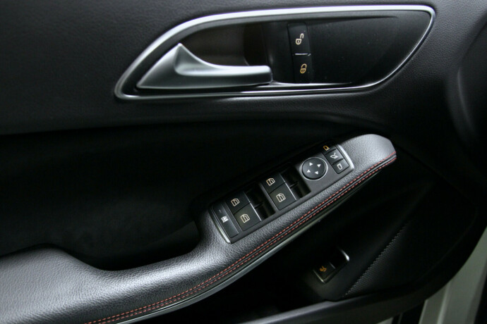 mercedes-benz-gla-bensin-2016-big-30