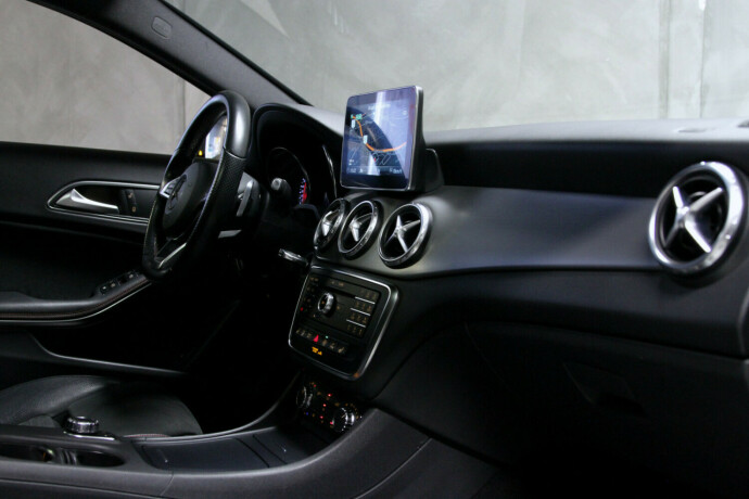 mercedes-benz-gla-bensin-2016-big-15