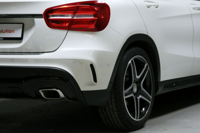 mercedes-benz-gla-bensin-2016-big-8