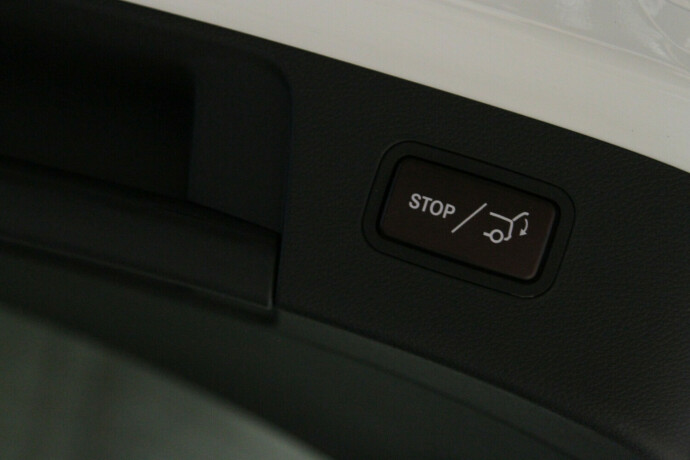 mercedes-benz-gla-bensin-2016-big-37