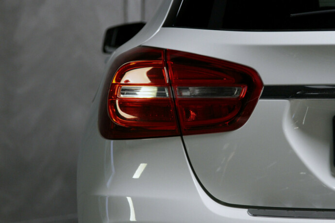 mercedes-benz-gla-bensin-2016-big-36