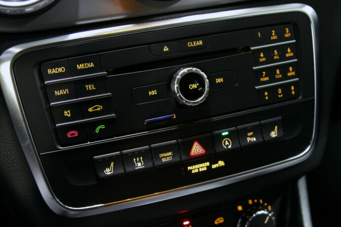 mercedes-benz-gla-bensin-2016-big-21