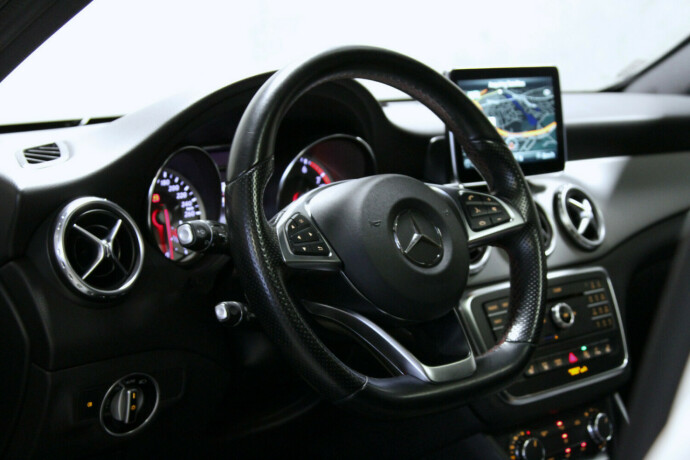 mercedes-benz-gla-bensin-2016-big-28