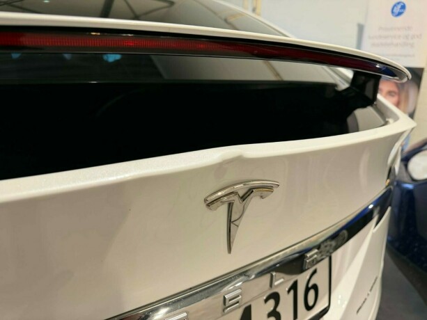 tesla-model-x-elektrisitet-2019-big-43