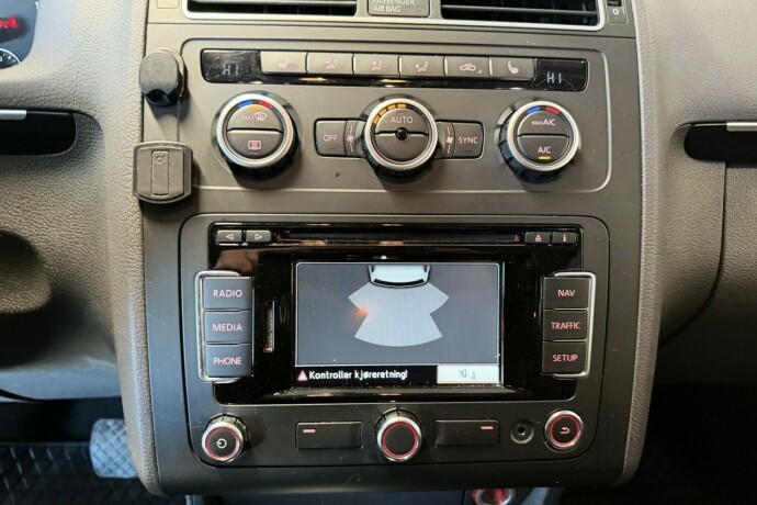 volkswagen-touran-diesel-2013-big-23