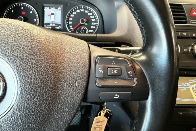 volkswagen-touran-diesel-2013-big-25