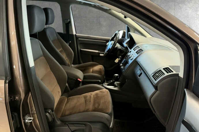 volkswagen-touran-diesel-2013-big-12