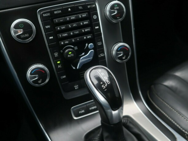 volvo-v60-elektrisitetdiesel-2017-big-15