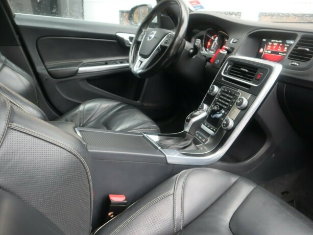 volvo-v60-elektrisitetdiesel-2017-big-10