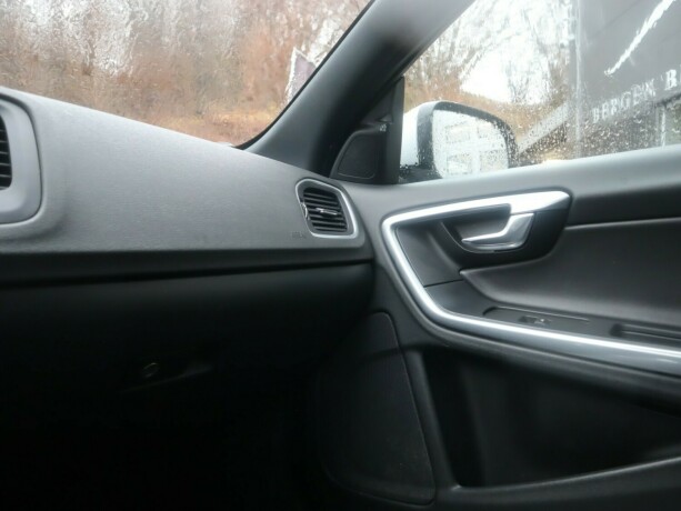 volvo-v60-elektrisitetdiesel-2017-big-16