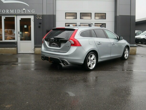 volvo-v60-elektrisitetdiesel-2017-big-1