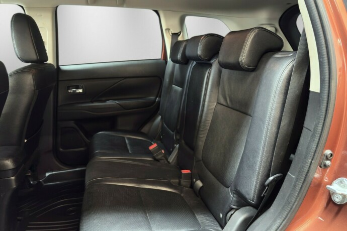 mitsubishi-outlander-diesel-2013-big-17