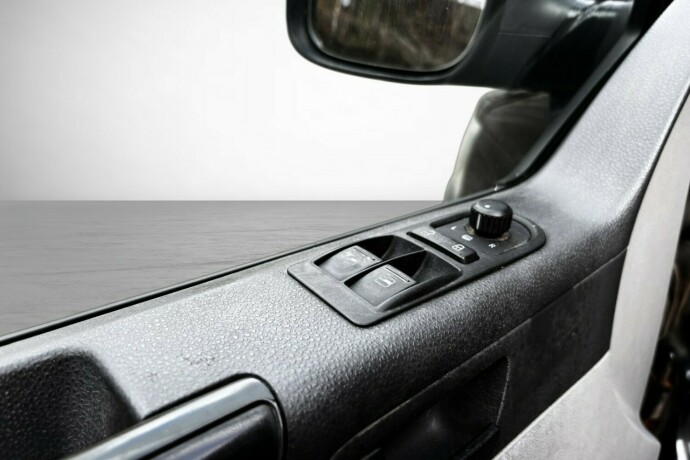 volkswagen-transporter-diesel-2013-big-11