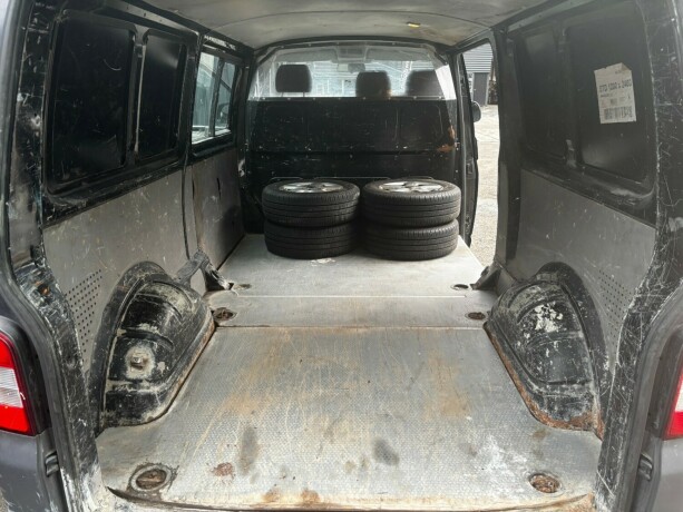 volkswagen-transporter-diesel-2013-big-19