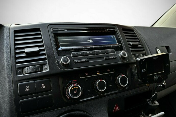 volkswagen-transporter-diesel-2013-big-16