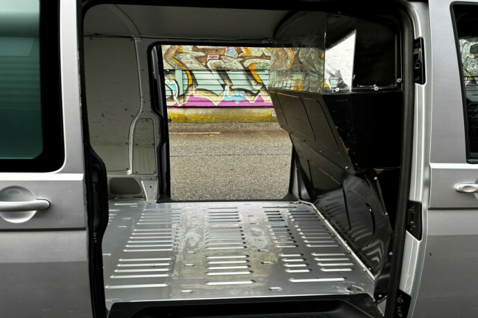 volkswagen-transporter-diesel-2017-big-30