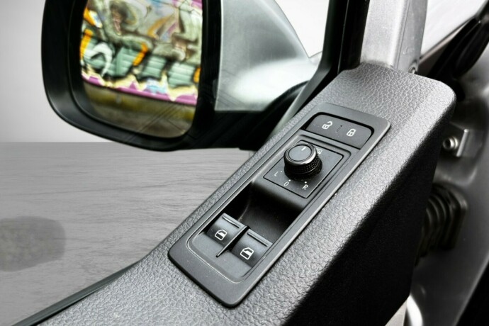 volkswagen-transporter-diesel-2017-big-14