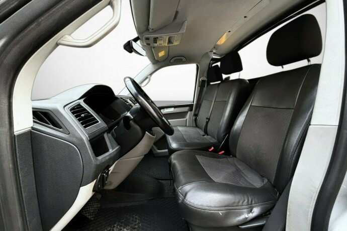 volkswagen-transporter-diesel-2017-big-10